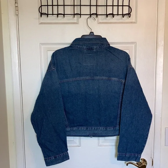NWT Levi’s Cropped Denim Trucker Jacket MSRP $79.50 Eco Blue Denim - Picture 5 of 9